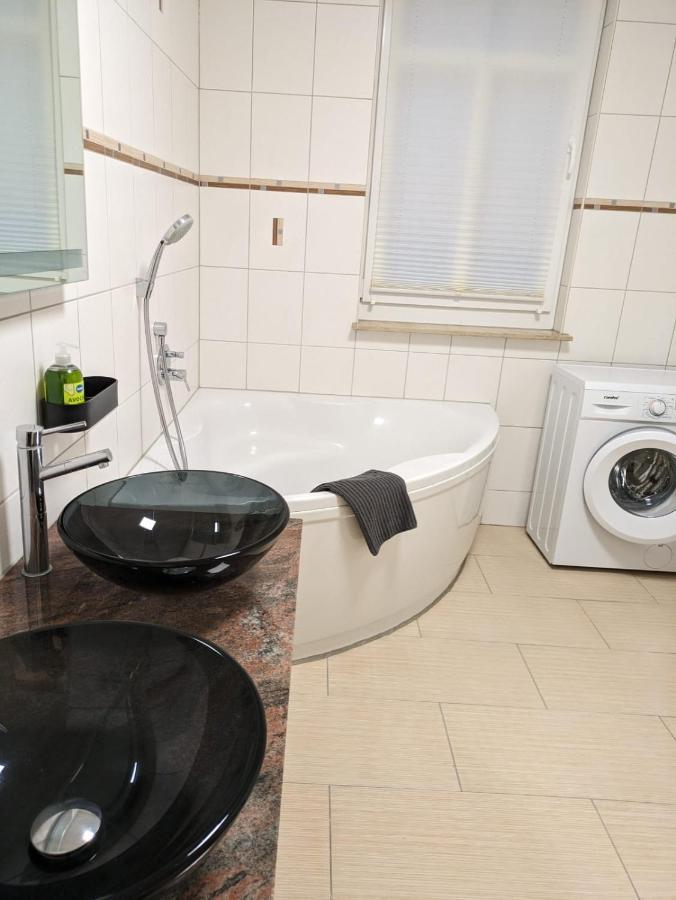 Humboldt 3 Schlafzimmer,wifi, Netflix Parken, Terrasse, Klimatisiert, Naehe Zentrum * Jena