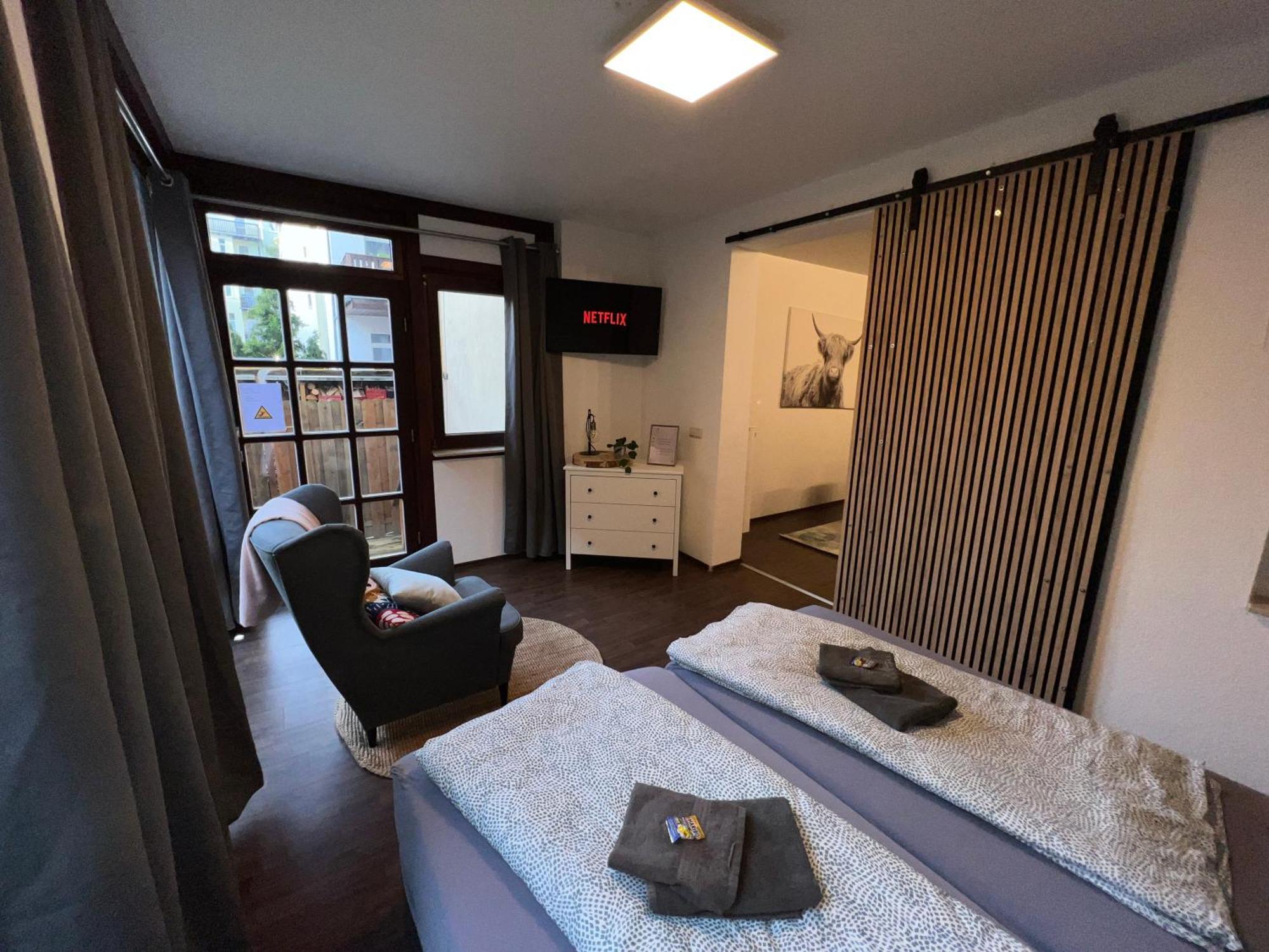 Apartament Humboldt 3 Schlafzimmer,wifi, Netflix Parken, Terrasse, Klimatisiert, Naehe Zentrum Jena