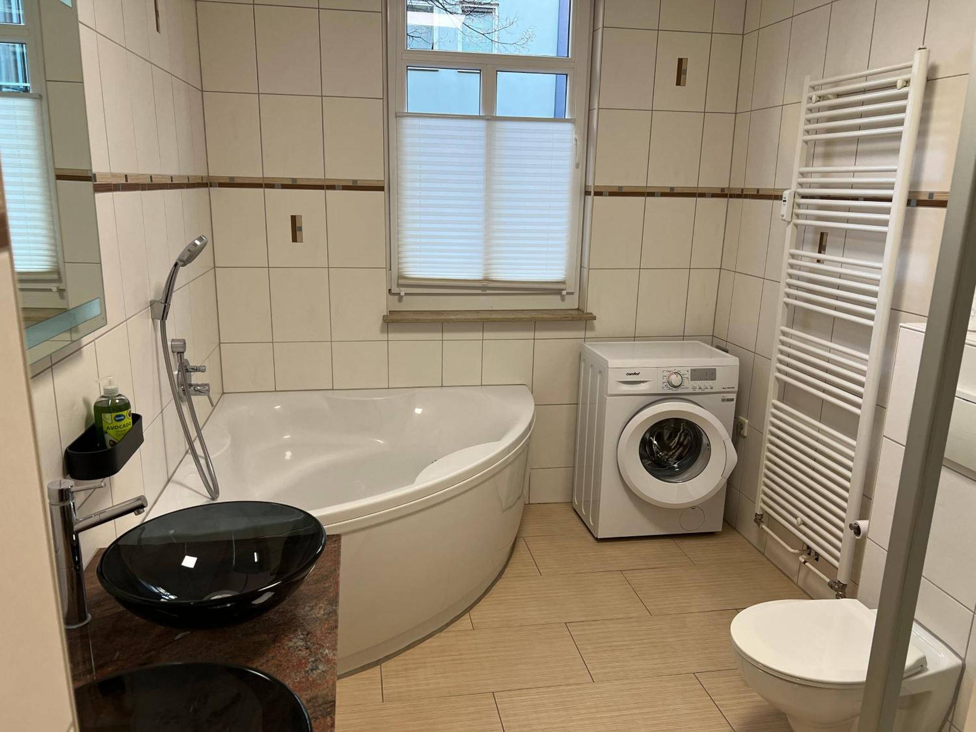 Apartament Humboldt 3 Schlafzimmer,wifi, Netflix Parken, Terrasse, Klimatisiert, Naehe Zentrum Jena