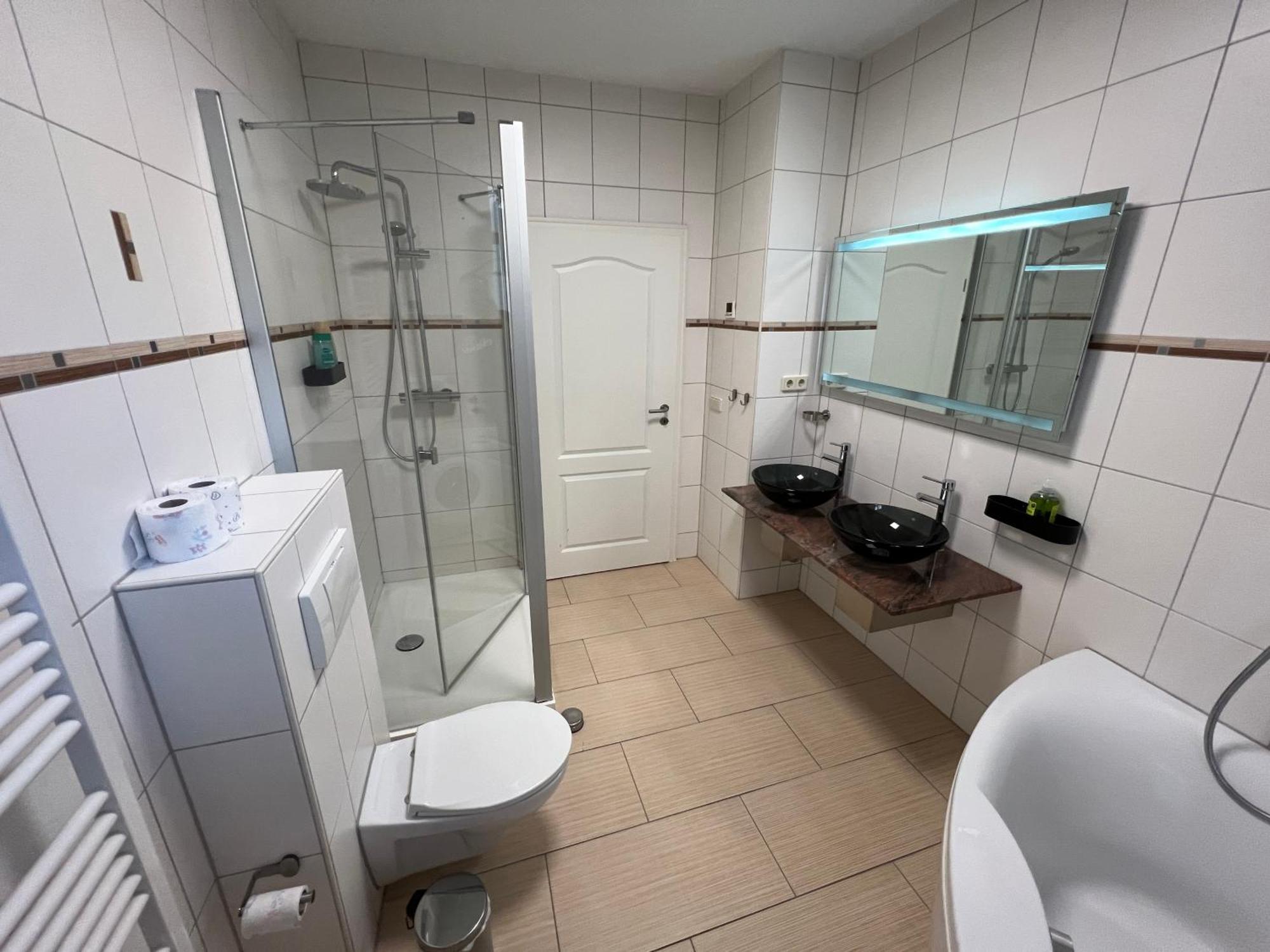 Humboldt 3 Schlafzimmer,wifi, Netflix Parken, Terrasse, Klimatisiert, Naehe Zentrum Jena