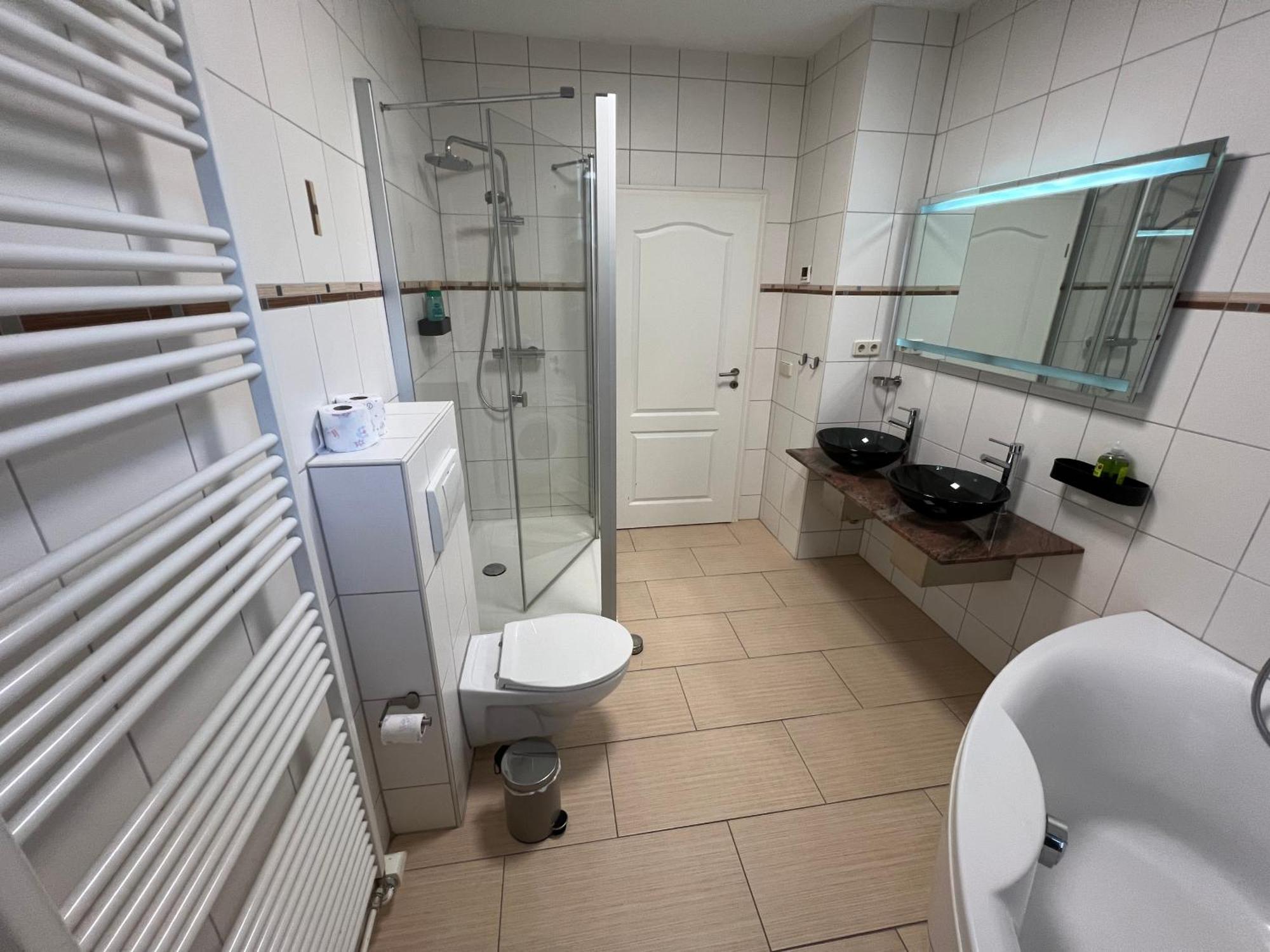 Humboldt 3 Schlafzimmer,wifi, Netflix Parken, Terrasse, Klimatisiert, Naehe Zentrum Apartament Jena